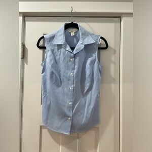 Casual Corner Non Iron sleeve less fitted button down baby blue Women's XS EUC